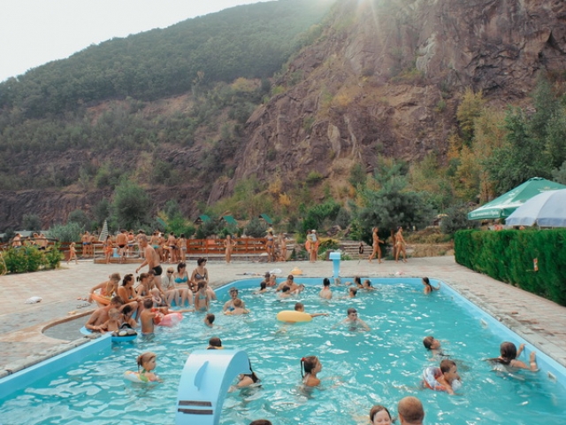 Розважально-готельний комплекс "Чорна Гора" літом